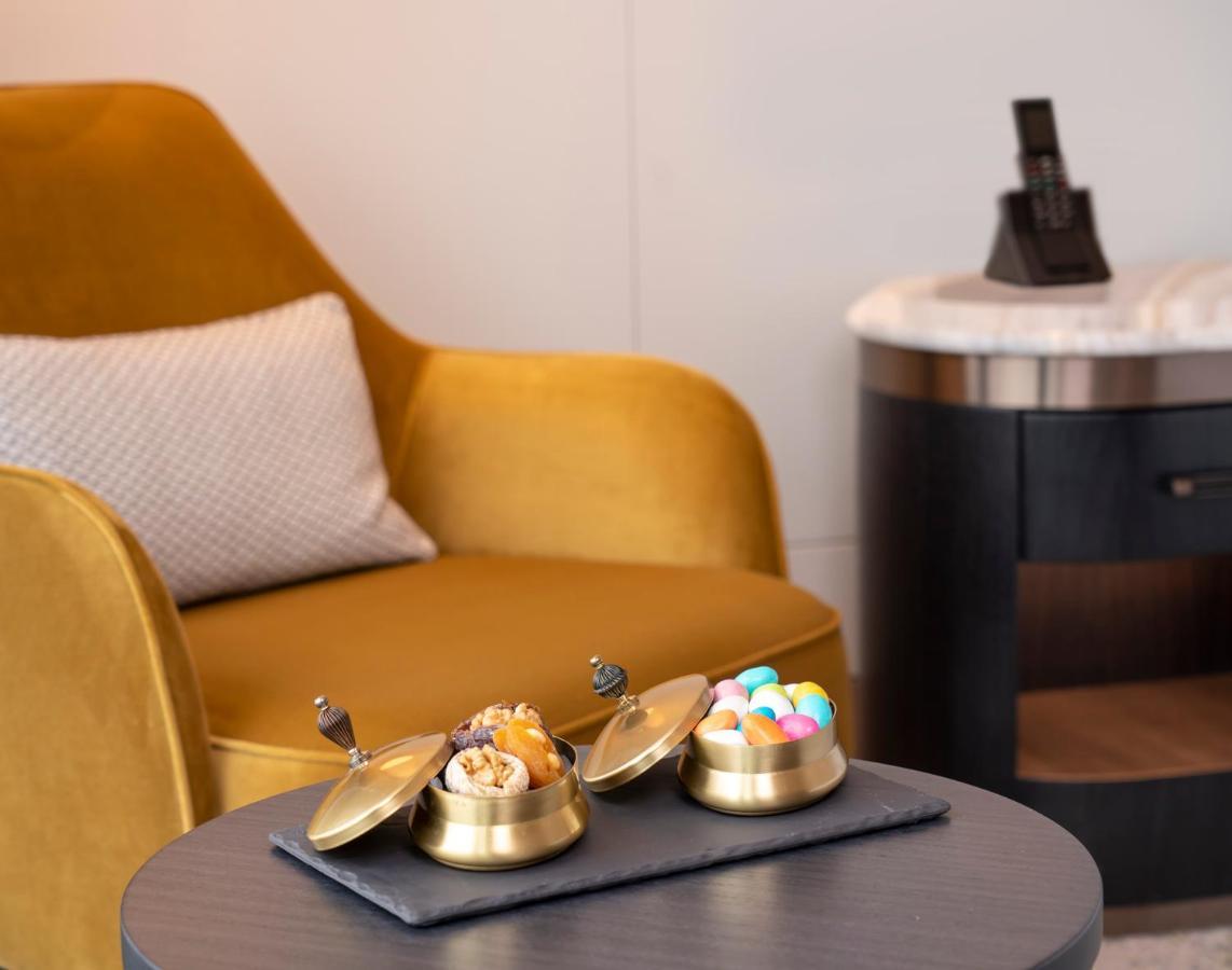 Hotel Address Provincia di Istanbul Esterno foto The interior of a suite at the hotel