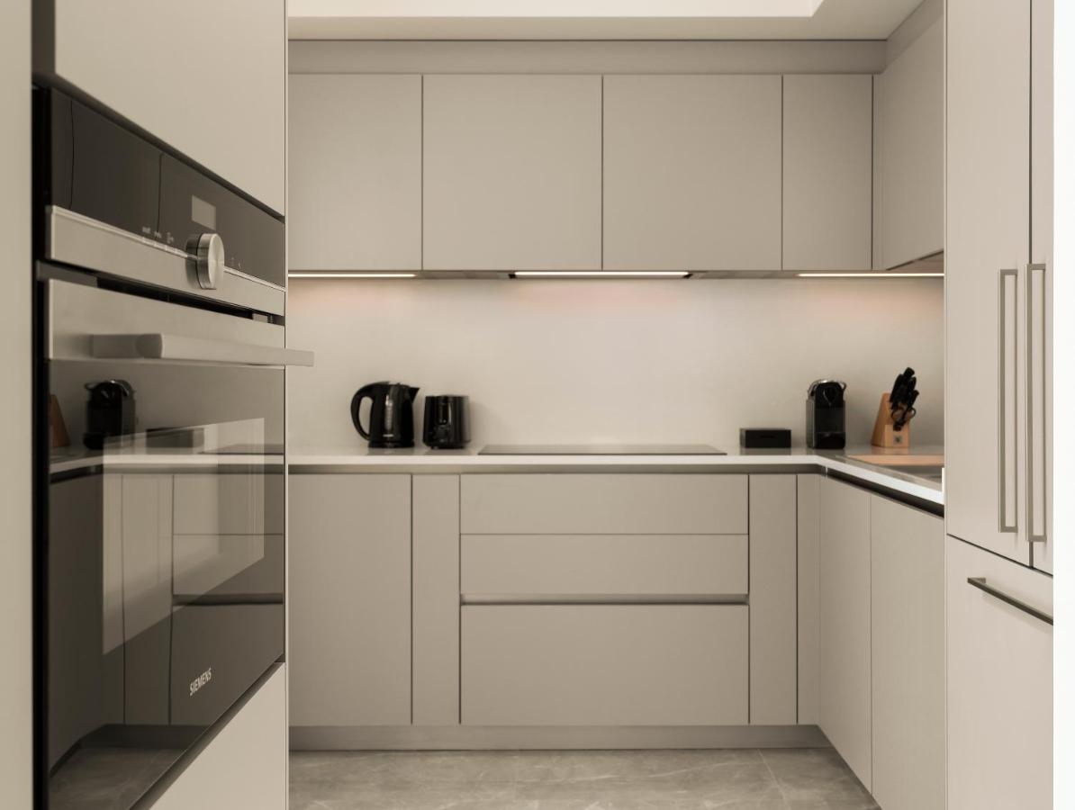 Hotel Address Provincia di Istanbul Esterno foto A modern kitchen