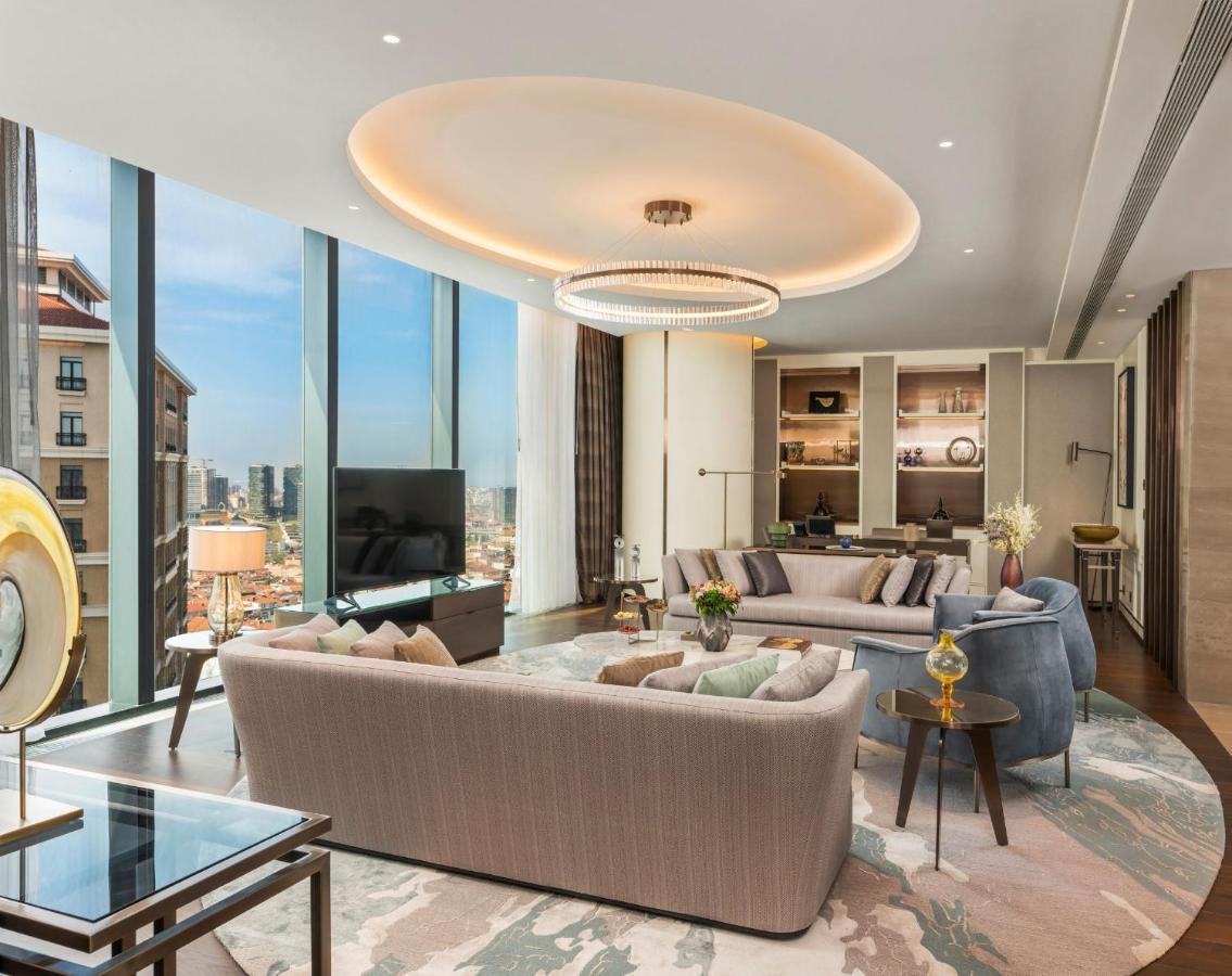 Hotel Address Provincia di Istanbul Esterno foto The living room of a three-bedroom apartment