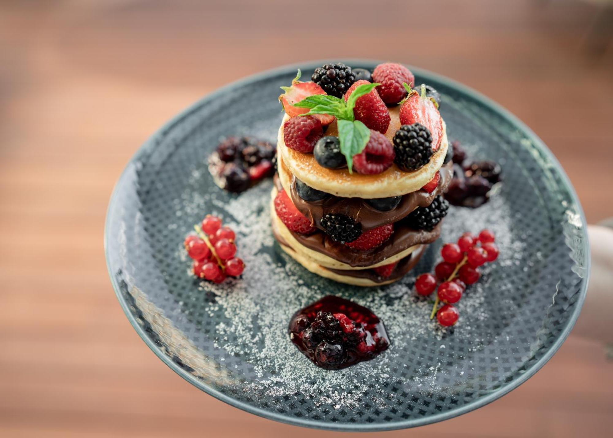 Hotel Address Provincia di Istanbul Esterno foto A stack of pancakes with fruit